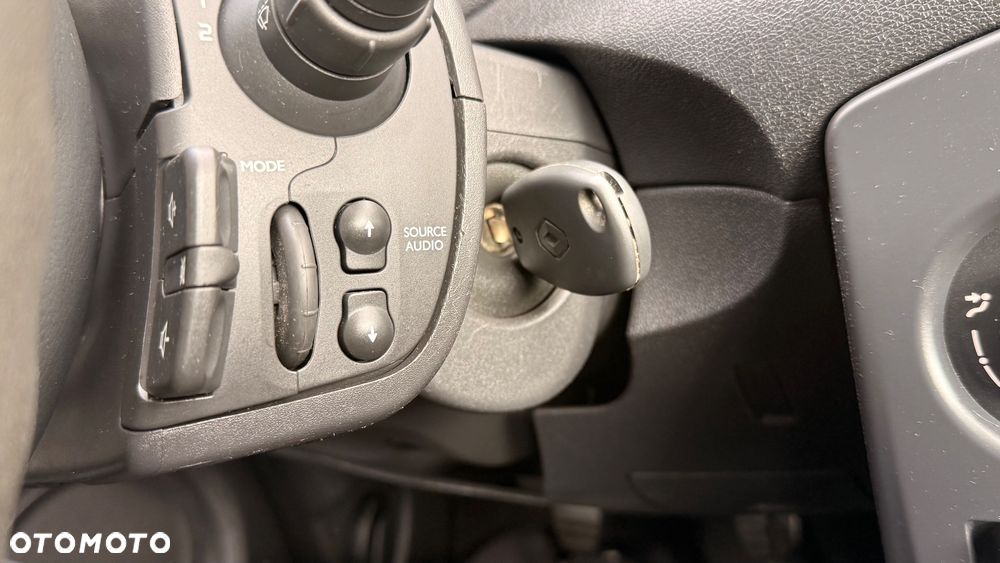 Renault Clio 1.2 16V 75 Dynamique - 13