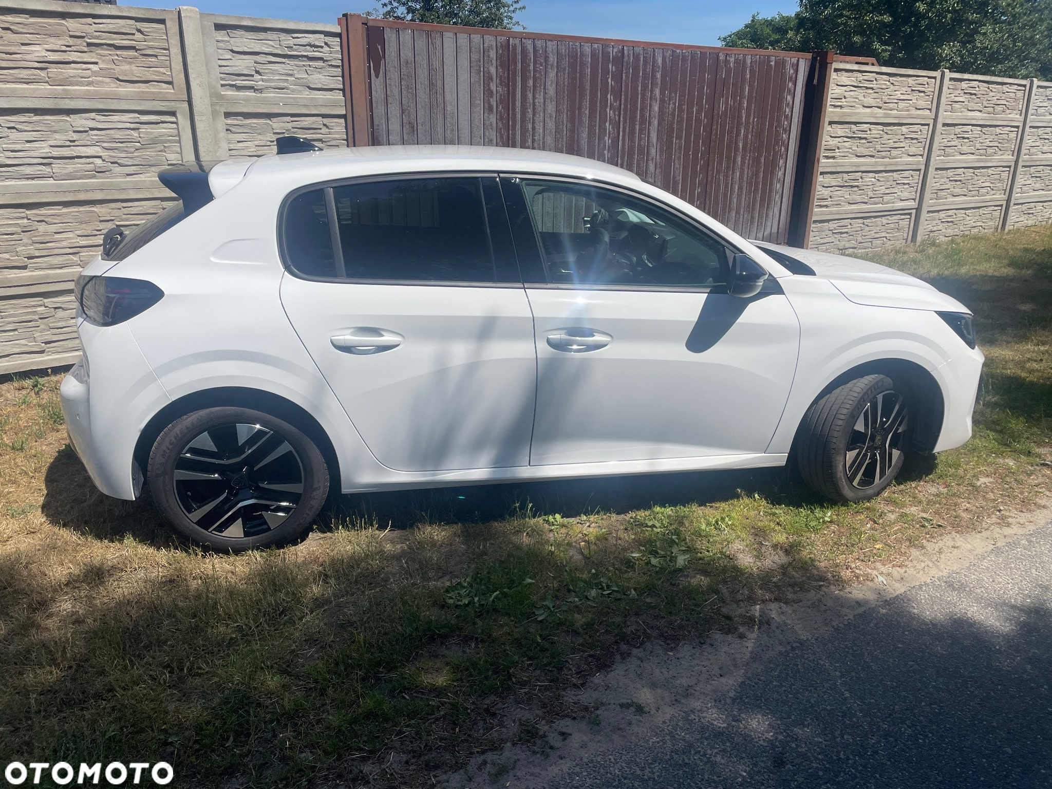 Peugeot 208 PureTech 100 EAT8 Active Pack - 4