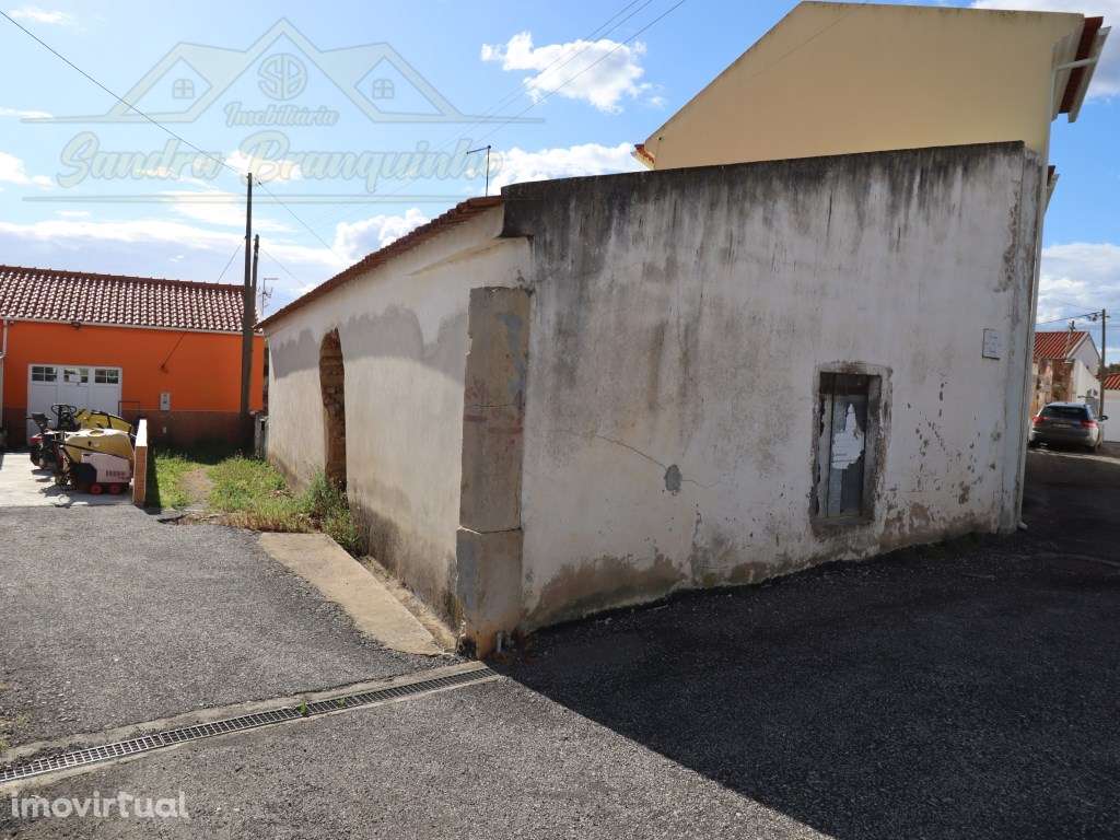 Adega com PROJETO APROVADO para Moradia T2 - Grande imagem: 2/19