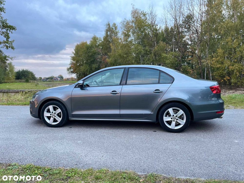 Volkswagen Jetta - 3