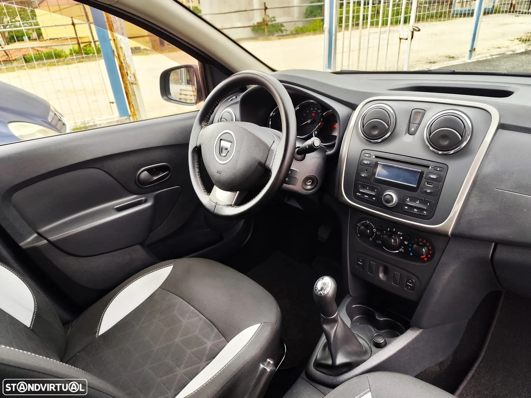 Dacia Sandero 1.5 dCi Stepway - 10