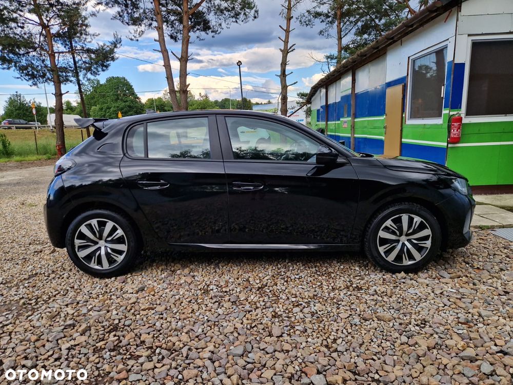 Peugeot 208 - 8