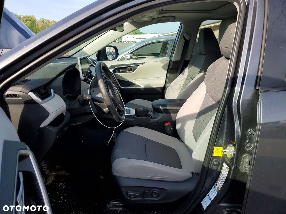 Toyota RAV4 - 8