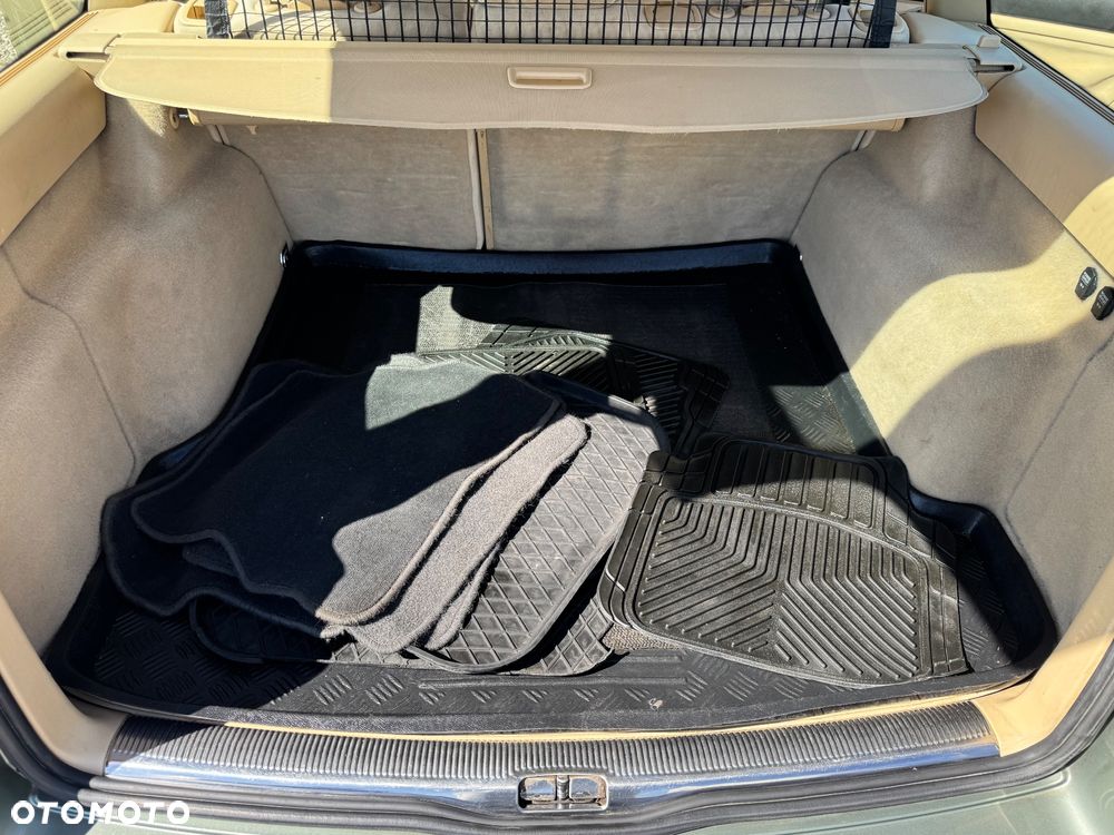 Volkswagen Passat 1.9 TDI Highline - 9