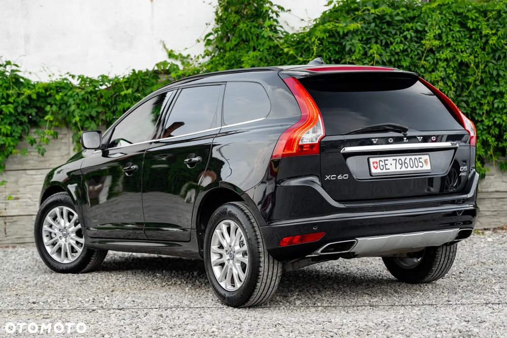 Volvo XC 60 D5 AWD Geartronic Momentum - 10