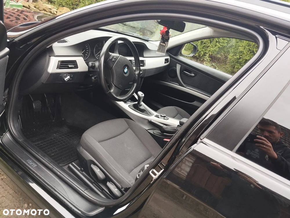 BMW Seria 3 318d - 15