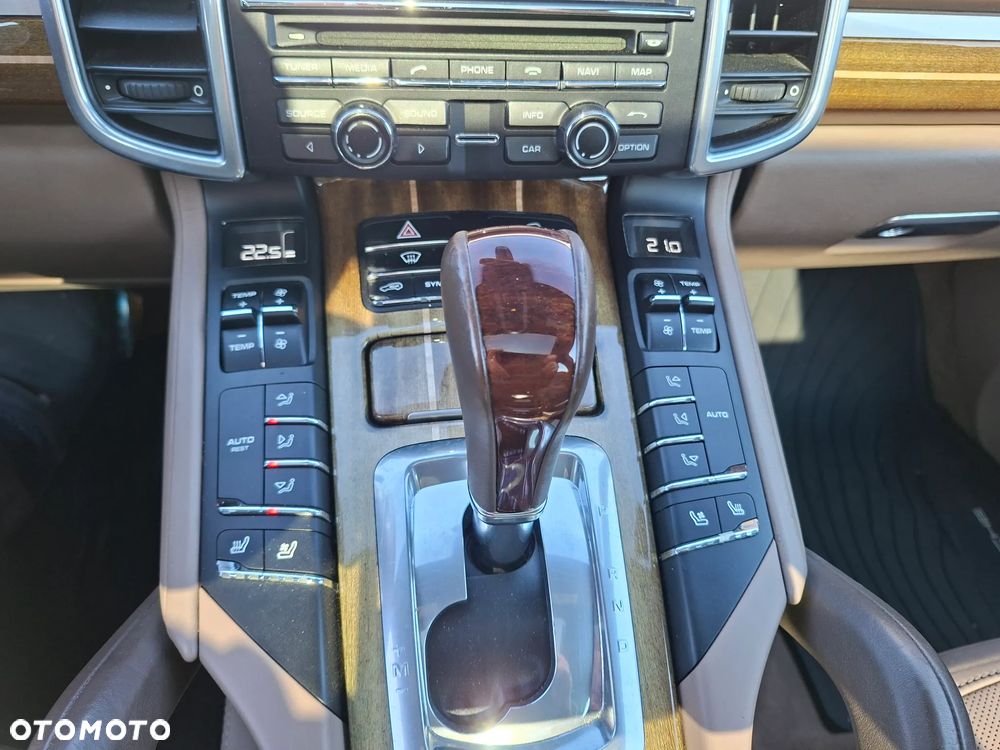 Porsche Cayenne Turbo Tiptronic S - 13