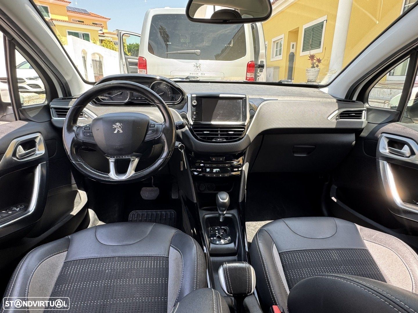 Peugeot 2008 1.2 PureTech Allure EAT6 - 10