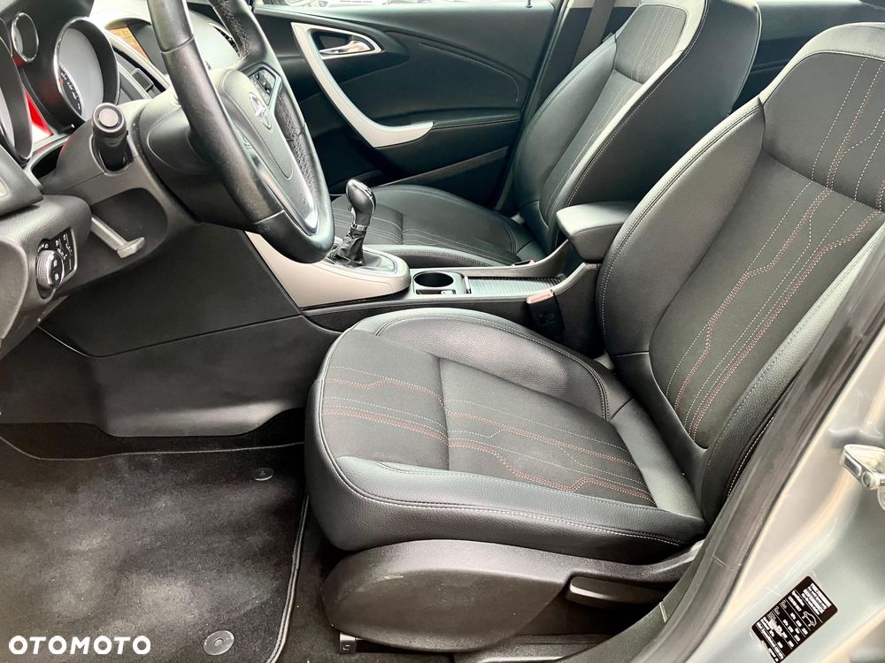 Opel Astra 1.6 Turbo 150 Jahre - 13