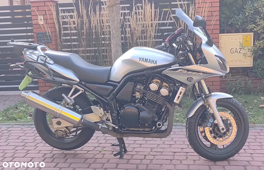 Yamaha FZS - 2