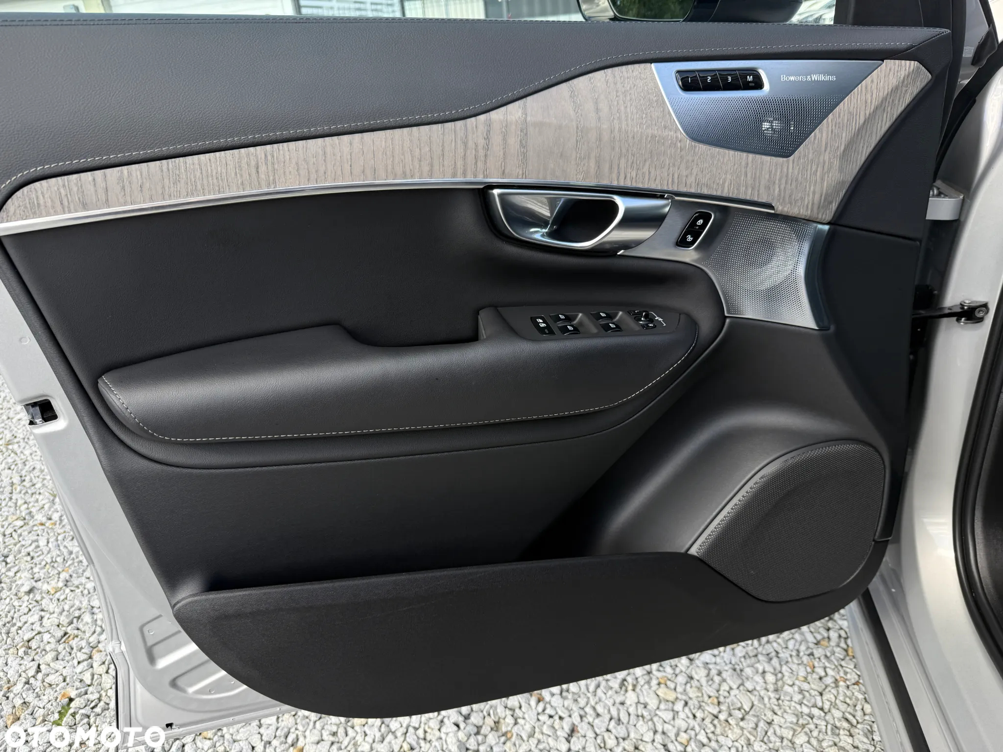 Volvo XC 90 T8 AWD Plug-In Hybrid Ultimate Dark 7os - 25