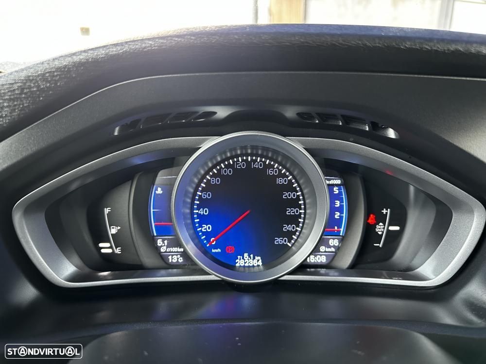 Volvo V40 2.0 D2 R-Design - 21