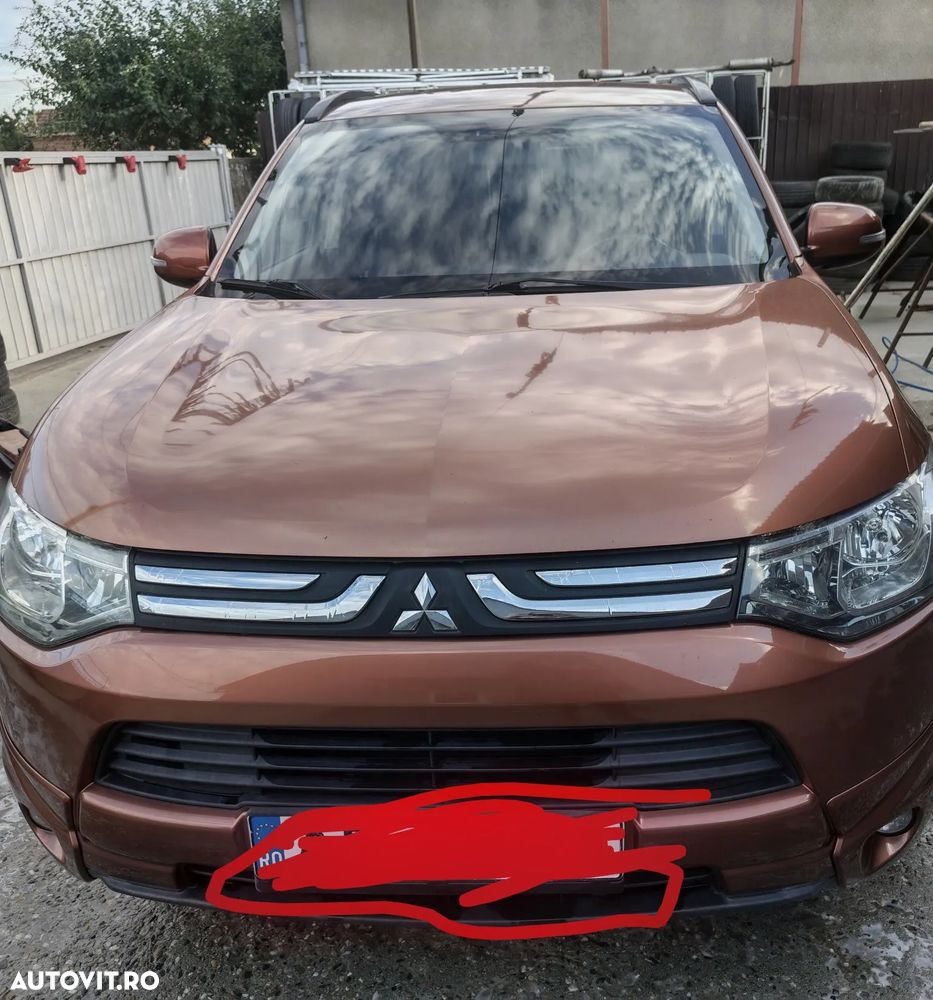 Mitsubishi Outlander - 2