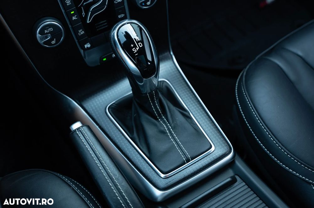 Volvo V40 T3 Geartronic RDesign - 19