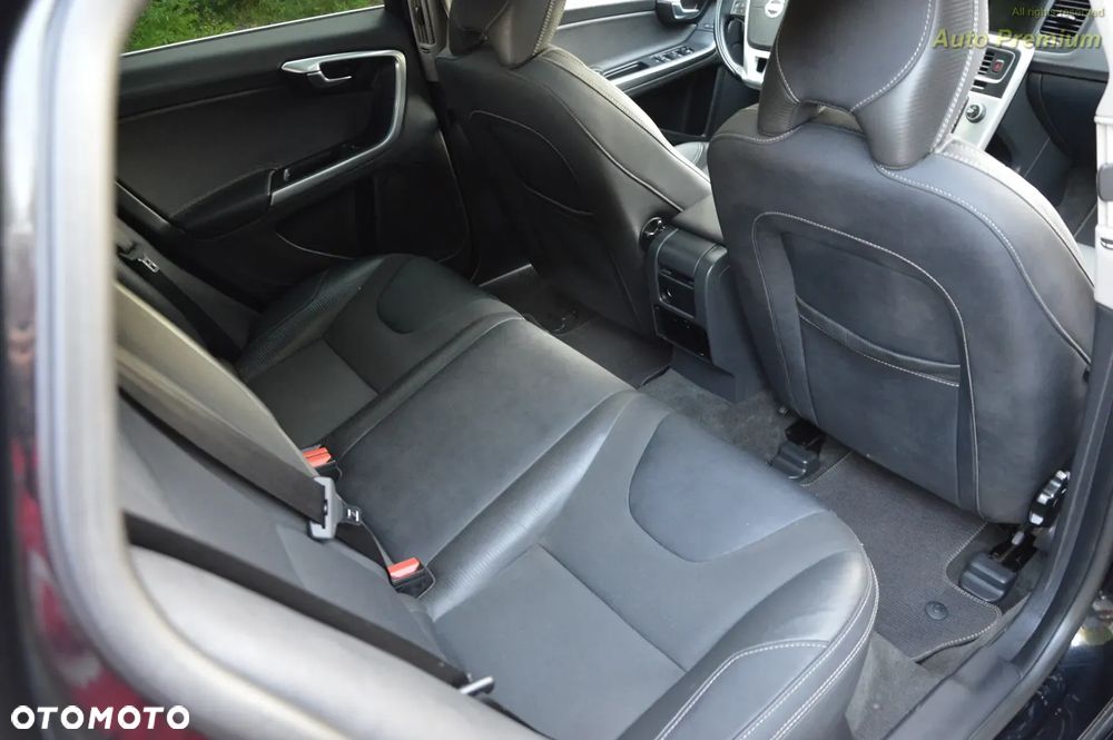 Volvo V60 D3 R-Design - 13