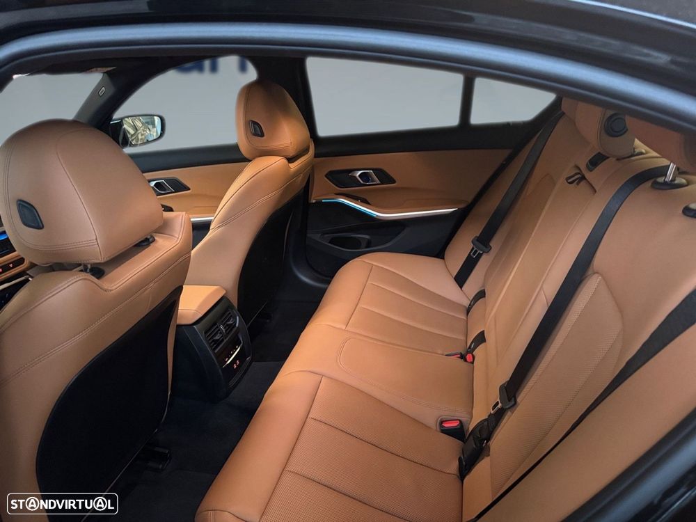 BMW 318 d Pack Desportivo M Auto - 15