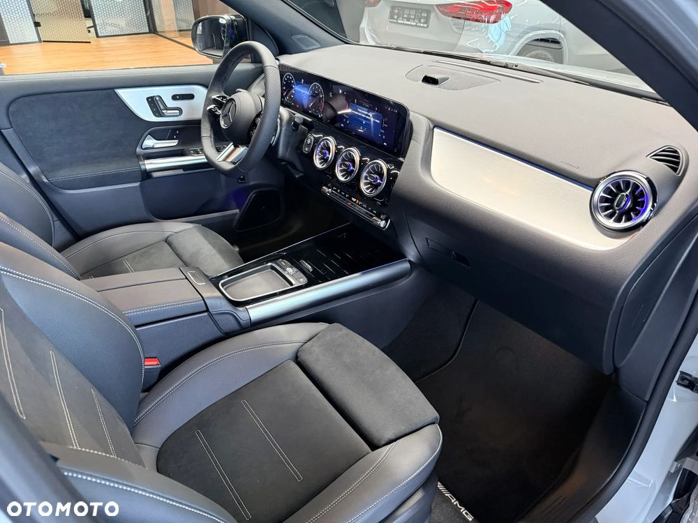 Mercedes-Benz GLA - 25