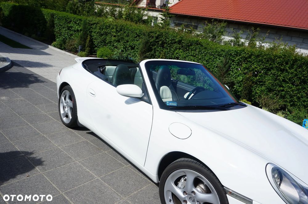 Porsche 911 Carrera 4 Cabrio - 1