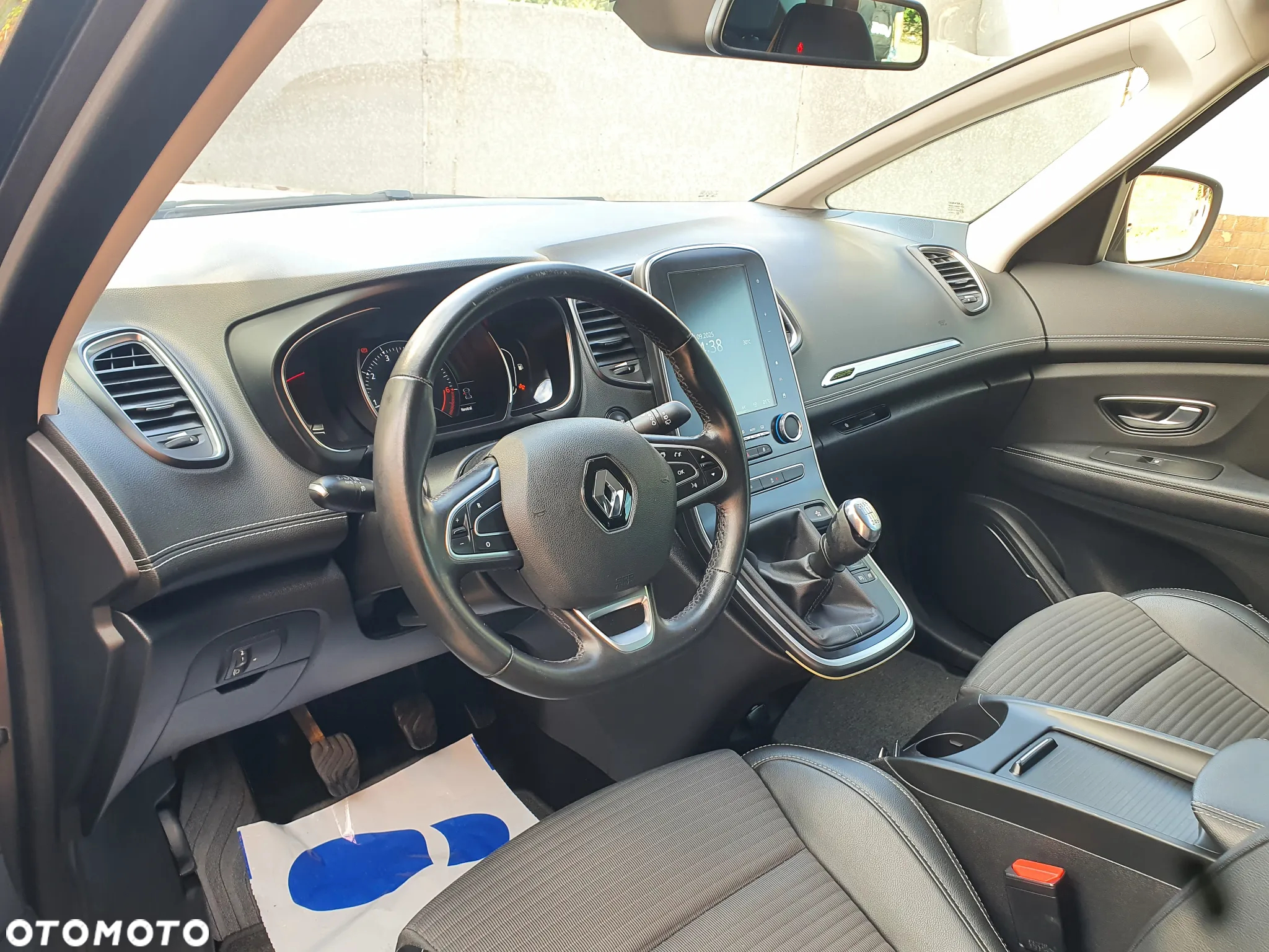 Renault Scenic ENERGY TCe 140 INTENS - 11