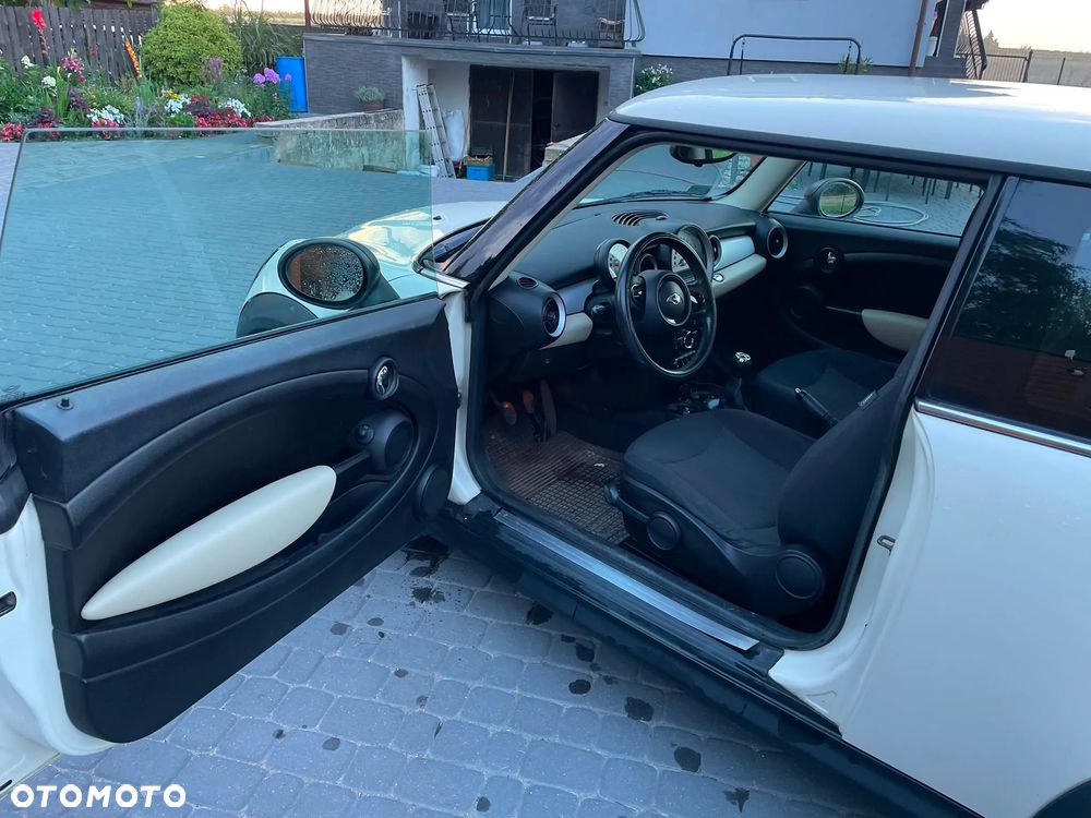 MINI Cooper Standard - 13