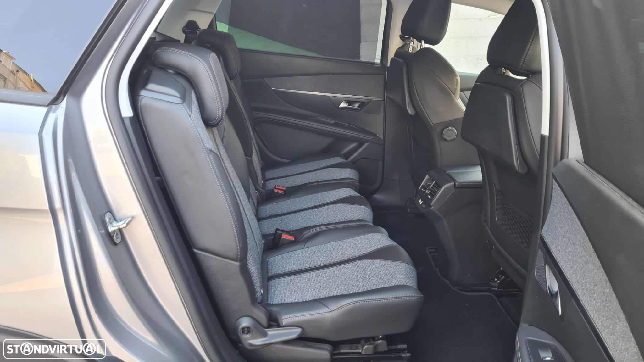 Peugeot 5008 1.5 BlueHDi Allure EAT8 - 49