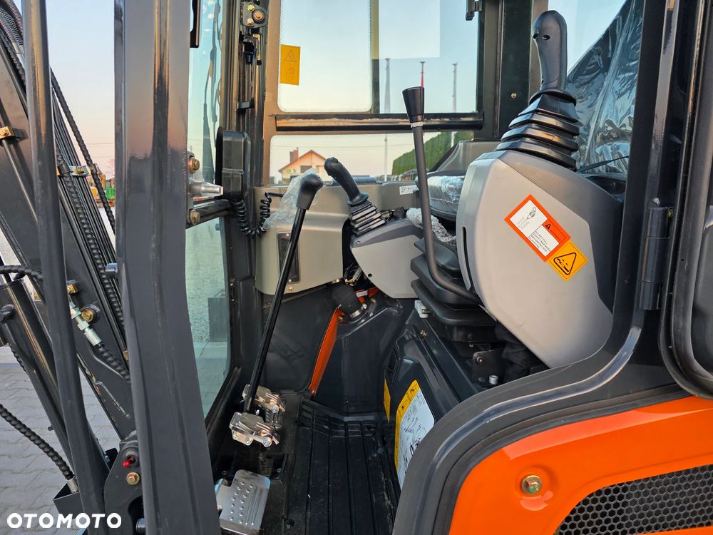 Inny NOWA minikoparka TORQMATIK ME18, silnik Yanmar 3TNV74F 11.2 kW - 32