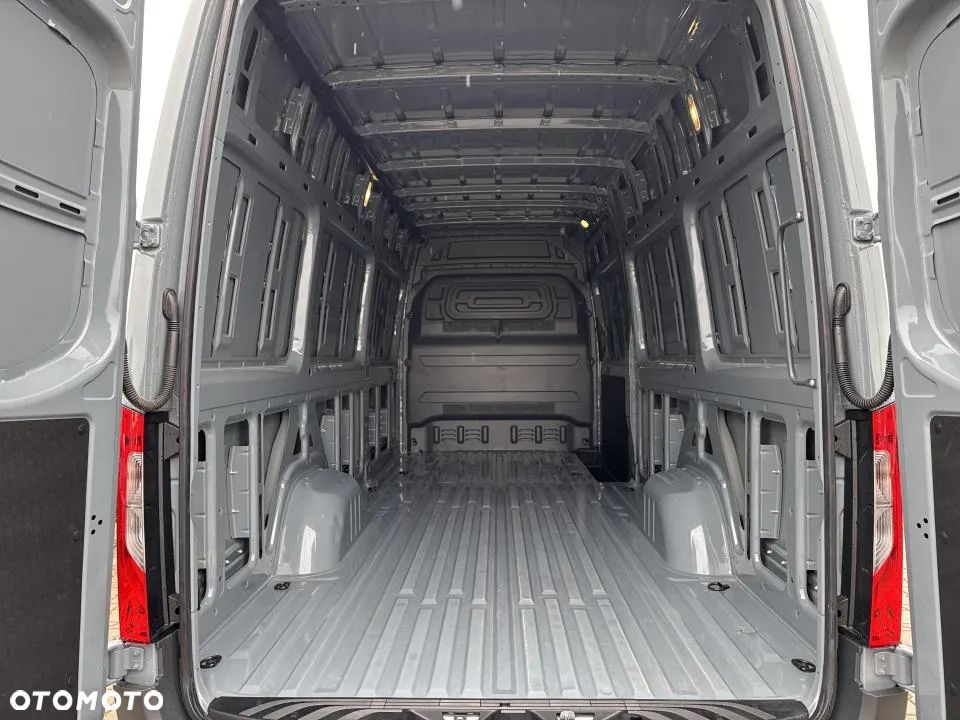 Mercedes-Benz Sprinter - 21
