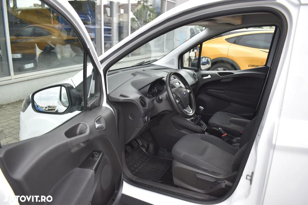 Ford Transit Courier - 20