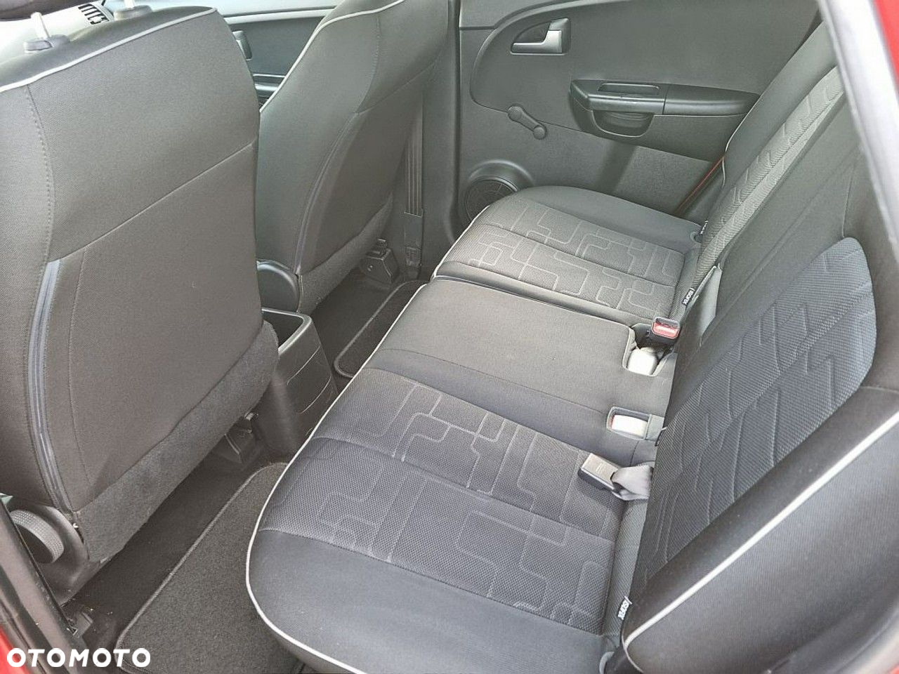 Kia Venga - 16