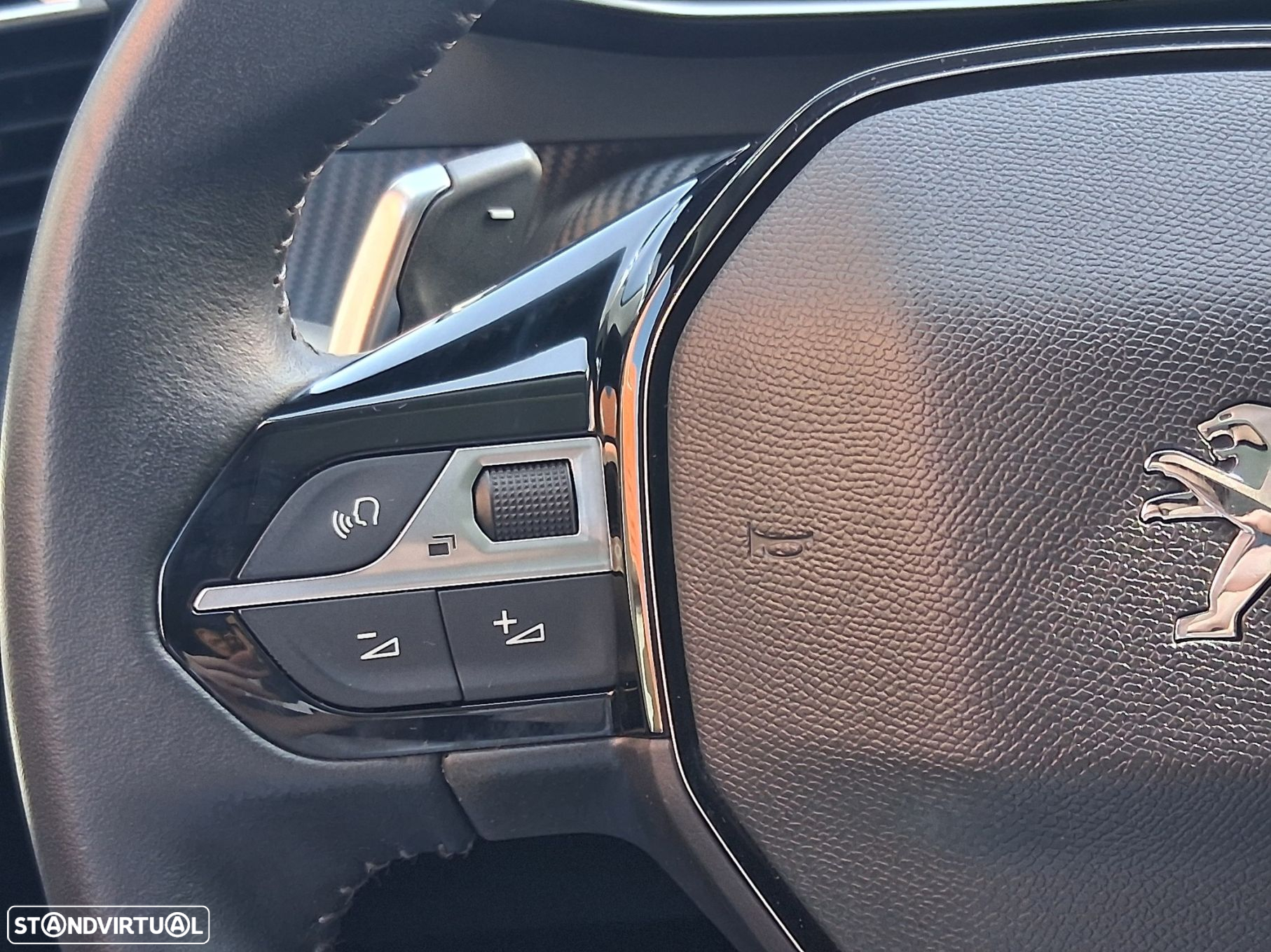 Peugeot 2008 1.2 PureTech Allure EAT8 - 33