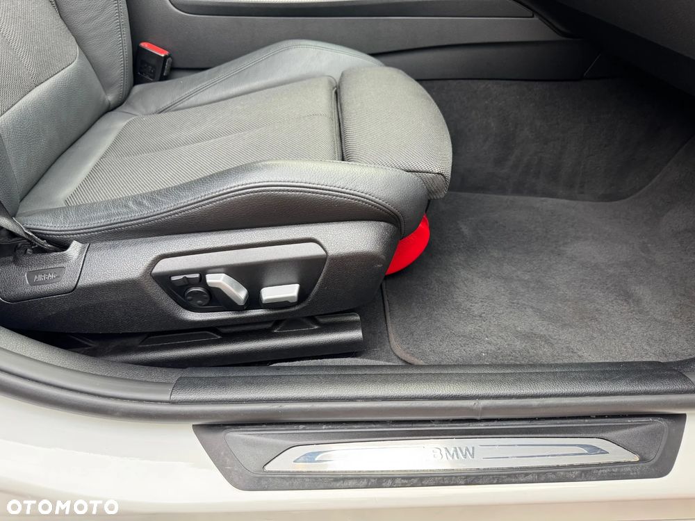 BMW Seria 3 330i xDrive Sport Line Shadow - 9