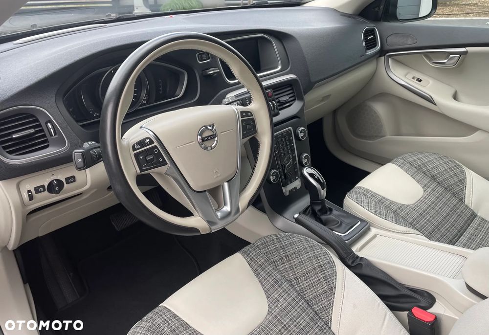 Volvo V40 T2 Geartronic Summum - 9