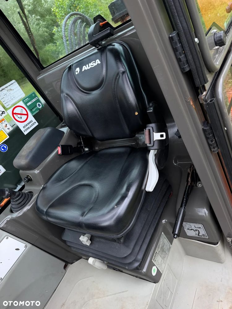 Ausa T204 H. JAPOŃSKA Ładowarka Teleskopowa 4,2 metra Wysuw. Udźwig 2,2 tony. Rozsuwanie wideł HYDRAULICZNE.  Maszyna Jak Nowa z Salonu. Pochodzi z Gospodarstwa Norweskiego! 2017rok. przebieg tylko 3800mtg. Silnik Kubota 4cylindry!  ZERO ZUŻYCIA ORYGINAŁ.  Ani Deka luzów i wycieków. Aktualna DEKRA BMWT. Bardzo mały i zgrabny sprzęt o potężnej wydajnośći. Opony Nowe! Szybka wolna jazda. 3 tryby skrętu! Pełne sterowanie z dżojstika! Wersja Norweska! Kilka dodatkowych wyjść Hydraulicznych! Jazda Hydrostatic Wielka Okazja - 30