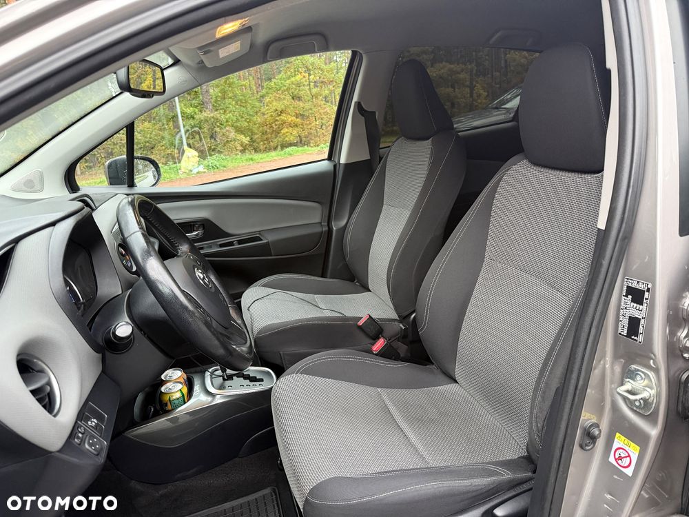 Toyota Yaris Hybrid 100 Selection Passion - 14