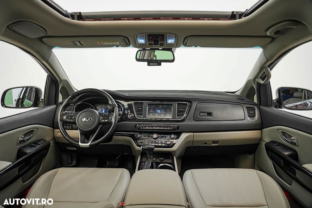 Kia Carnival - 23