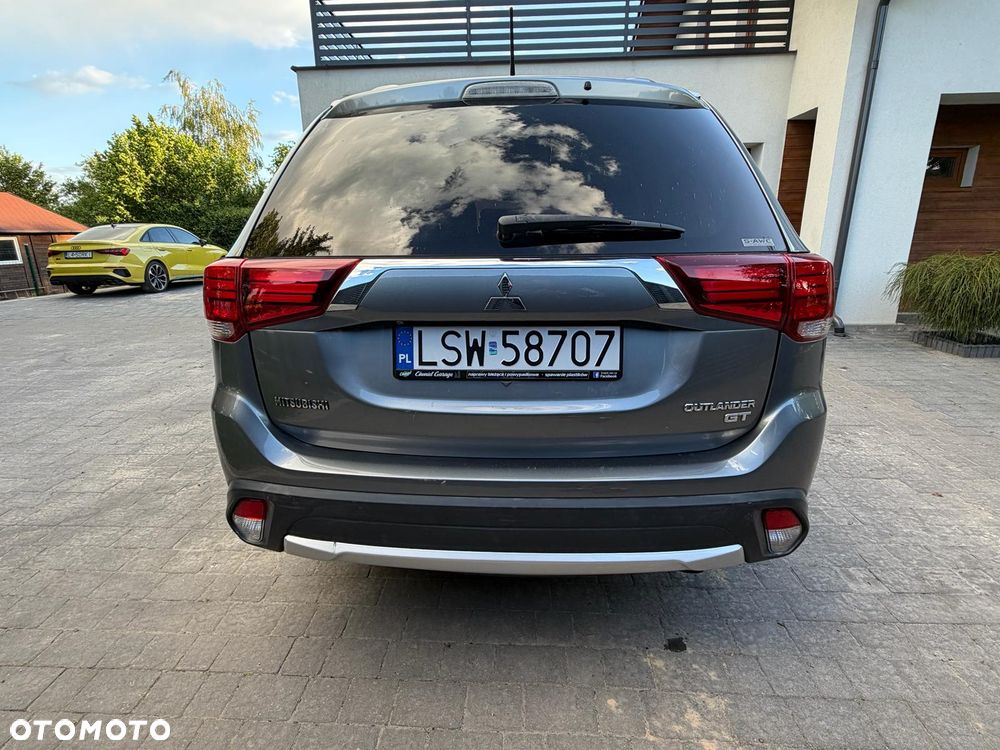 Mitsubishi Outlander - 8