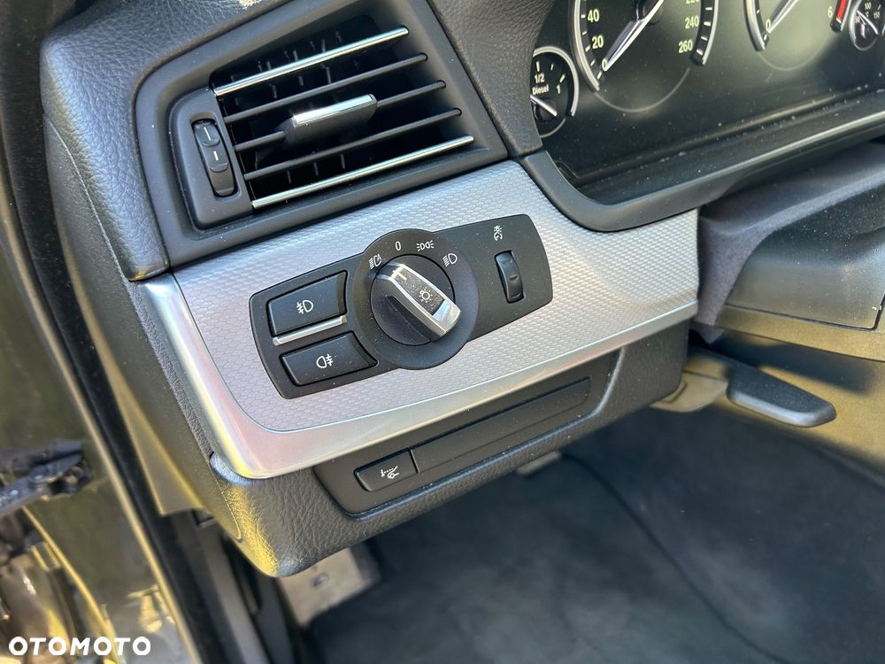 BMW Seria 5 530d xDrive Sport-Aut - 19