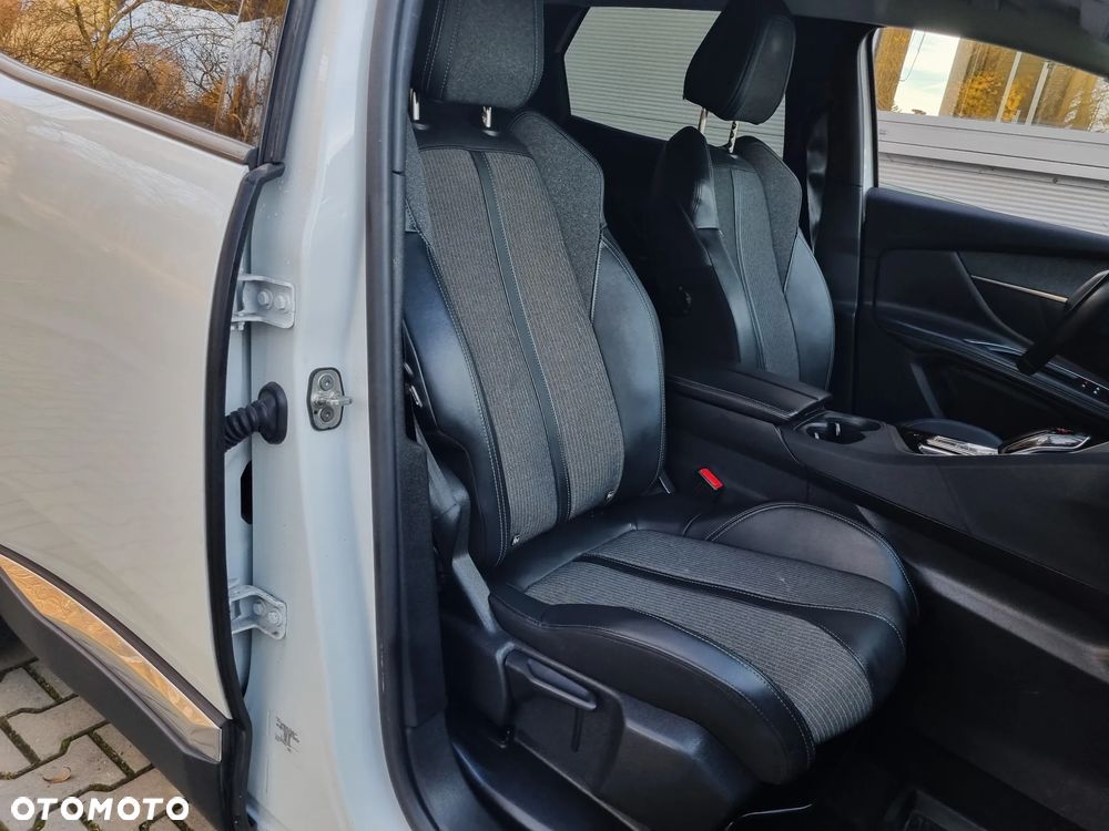 Peugeot 3008 1.5 BlueHDi Allure Pack S&S EAT8 - 19