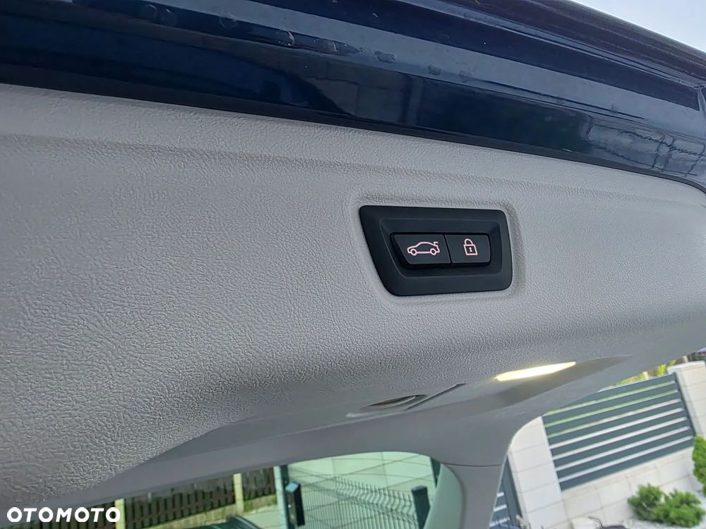 BMW Seria 3 318d mHEV - 26