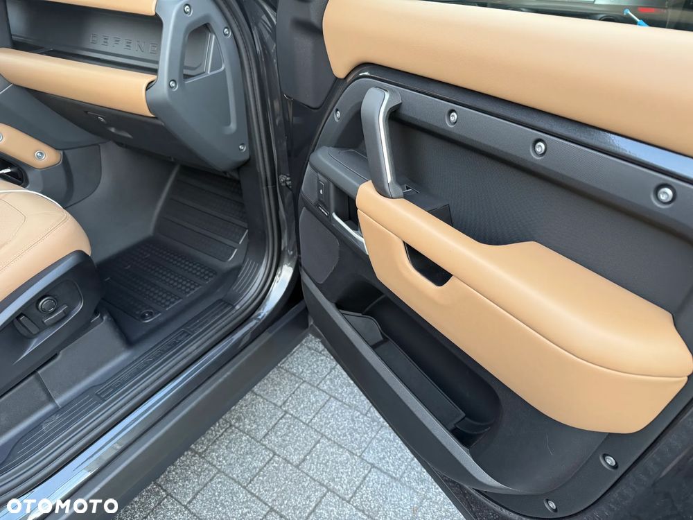 Land Rover Defender 3.0 D300 mHEV X-Dynamic HSE - 13