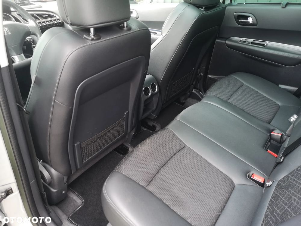Peugeot 3008 HDi 150 Allure - 27