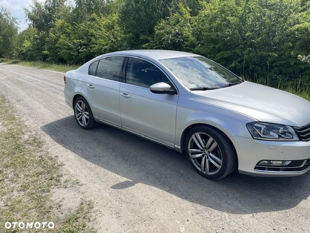 Volkswagen Passat - 1