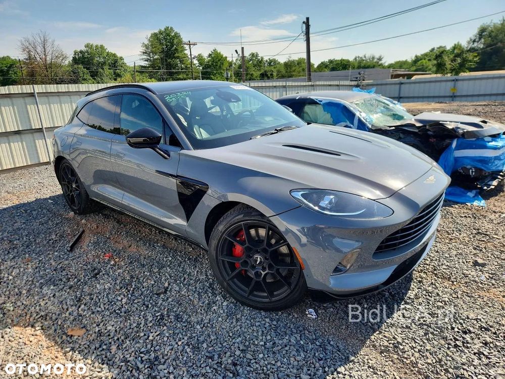Aston Martin DBX - 1