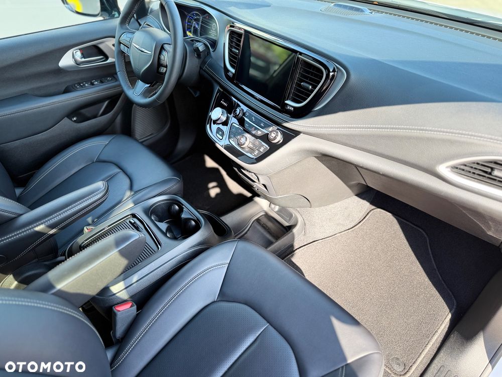 Chrysler Pacifica - 23