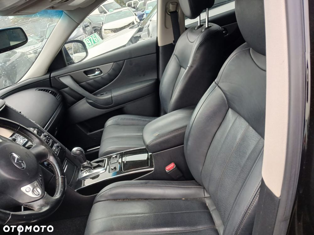 Infiniti QX70 - 8