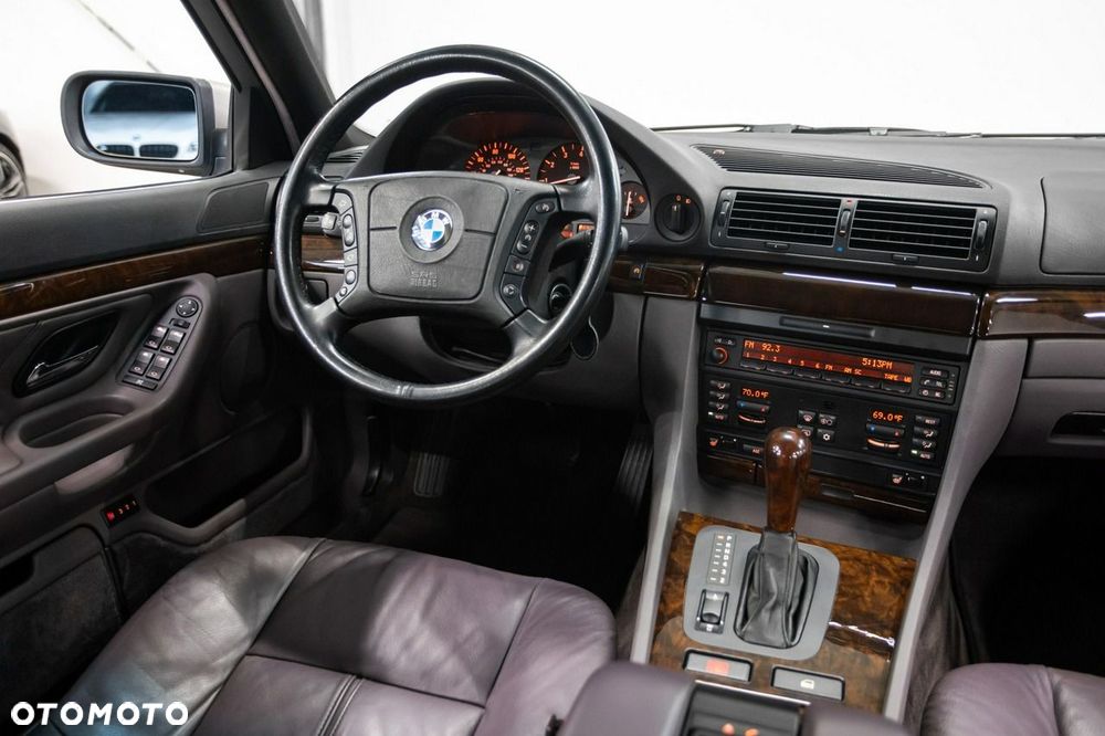 BMW Seria 7 740i V8 - 39