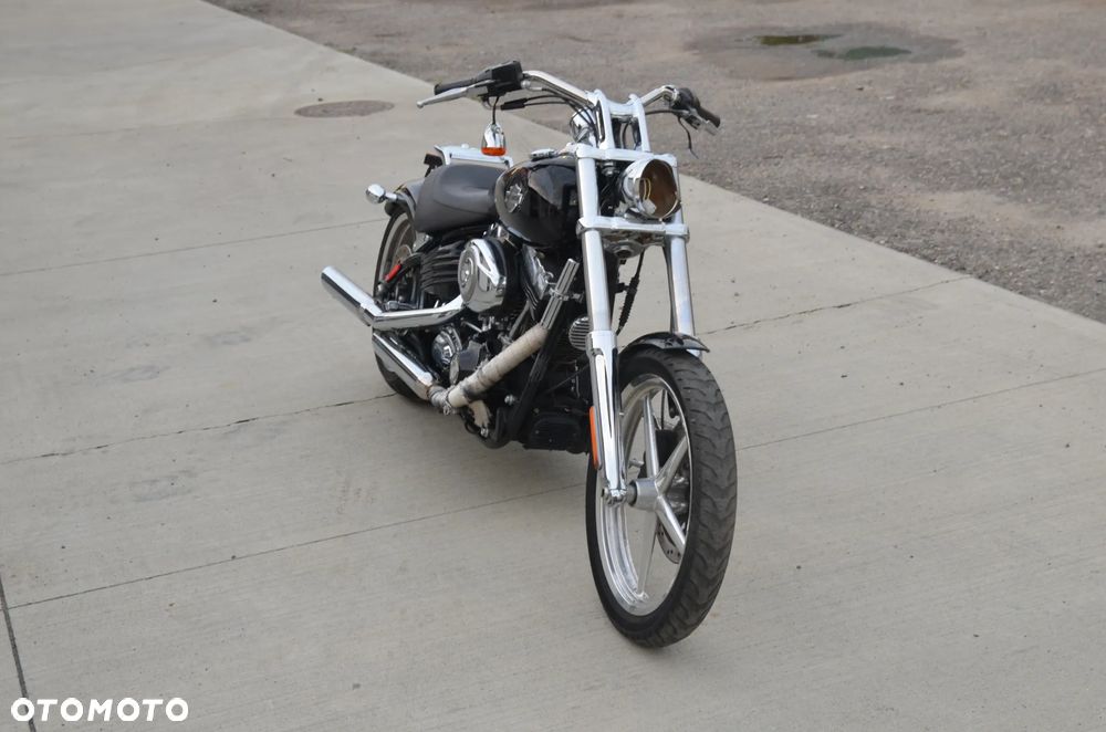 Harley-Davidson Softail Breakout - 11