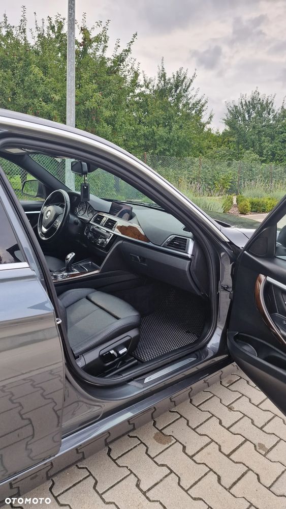 BMW Seria 3 330i xDrive Sport Line - 13
