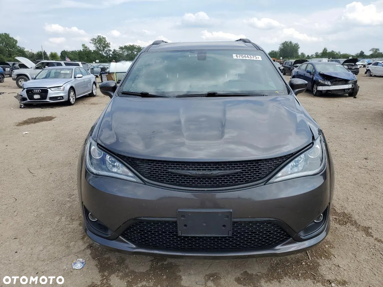 Chrysler Pacifica - 2