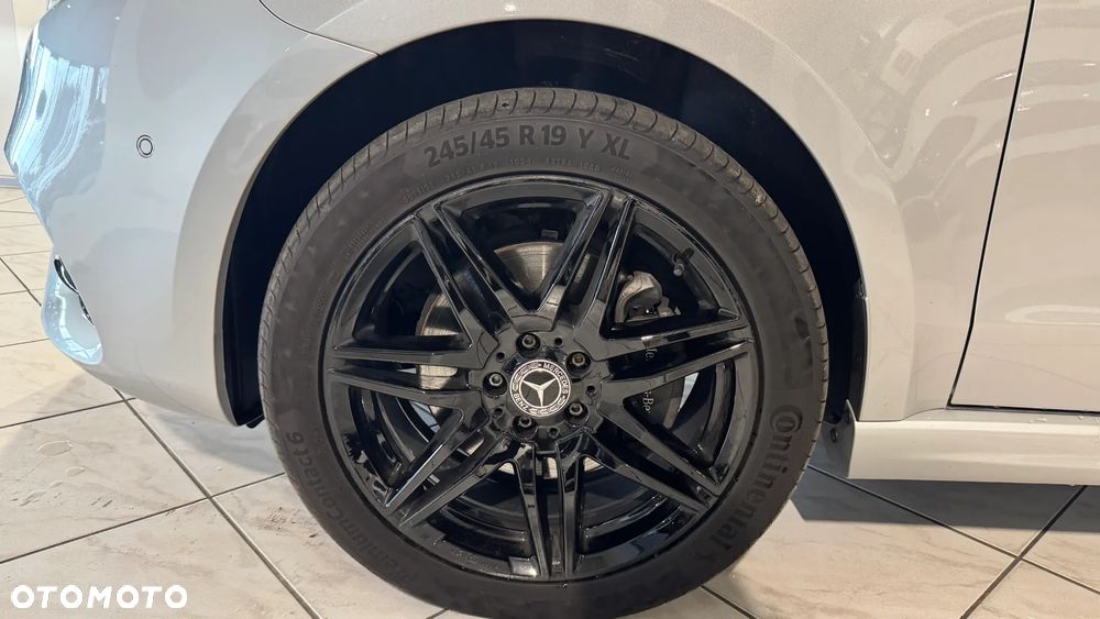 Mercedes-Benz Klasa V - 9